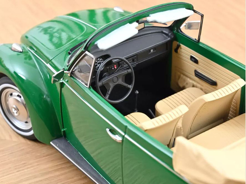 VW Käfer 1303 Cabrio 1972 grün 1:18