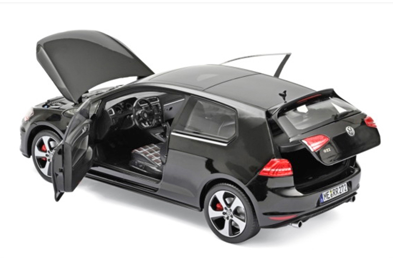 VW Golf VII Golf 7 Limousine GTI 3 türig schwarz 1:18