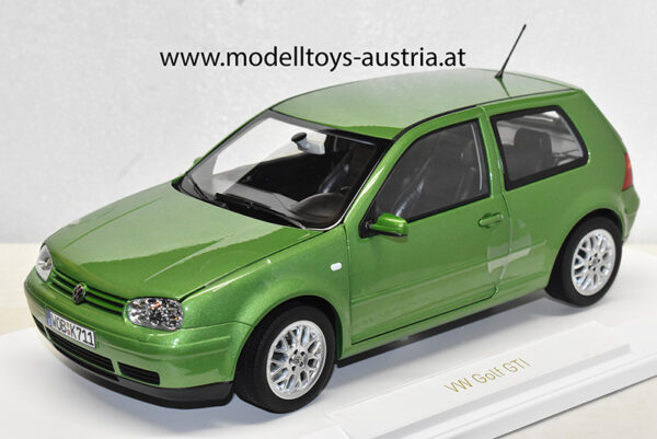 VW Golf IV Golf 4 Limousine 1998 grün metallk 1:18