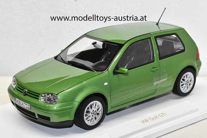 VW Golf IV Golf 4 Limousine 1998 grün metallk 1:18