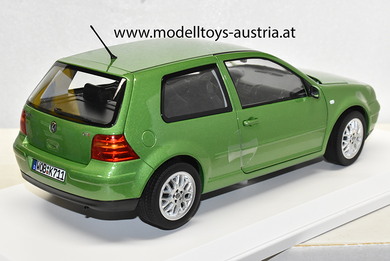 VW Golf IV Golf 4 Limousine 1998 grün metallk 1:18
