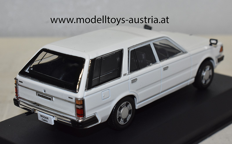 Nissan Cedric Van Deluxe 1995 weiss 1:43