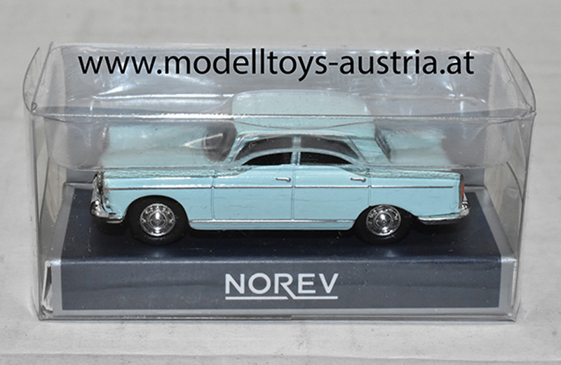 Peugeot 404 Limousine 1968 hell blau 1:87 H0
