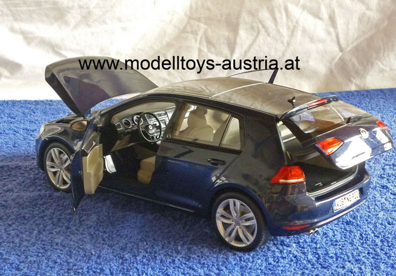 VW Golf VII Golf 7 Limousine 5 türig dunkelblau metallik 1:18