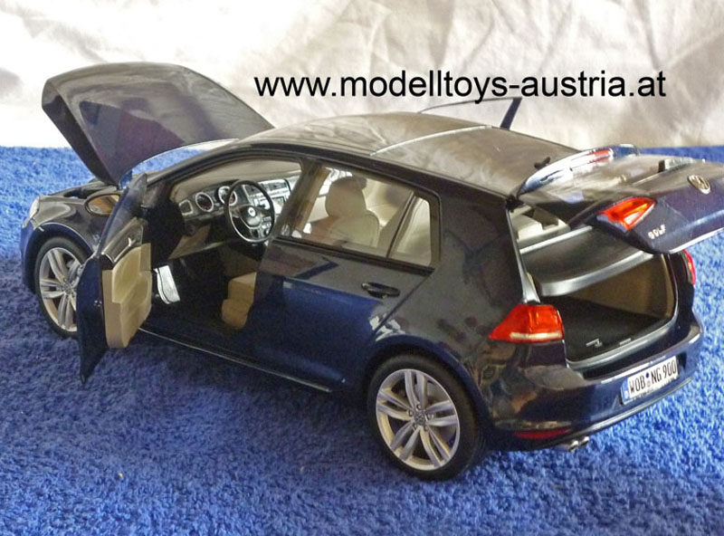 VW Golf VII Golf 7 Limousine 5 türig dunkelblau metallik 1:18