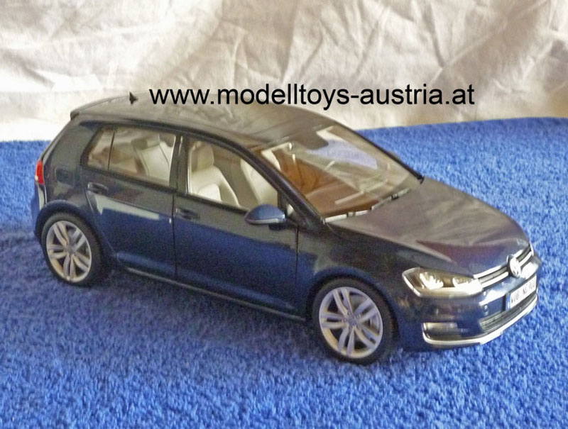 VW Golf VII Golf 7 Limousine 5 türig dunkelblau metallik 1:18