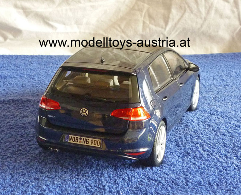 VW Golf VII Golf 7 Limousine 5 türig dunkelblau metallik 1:18