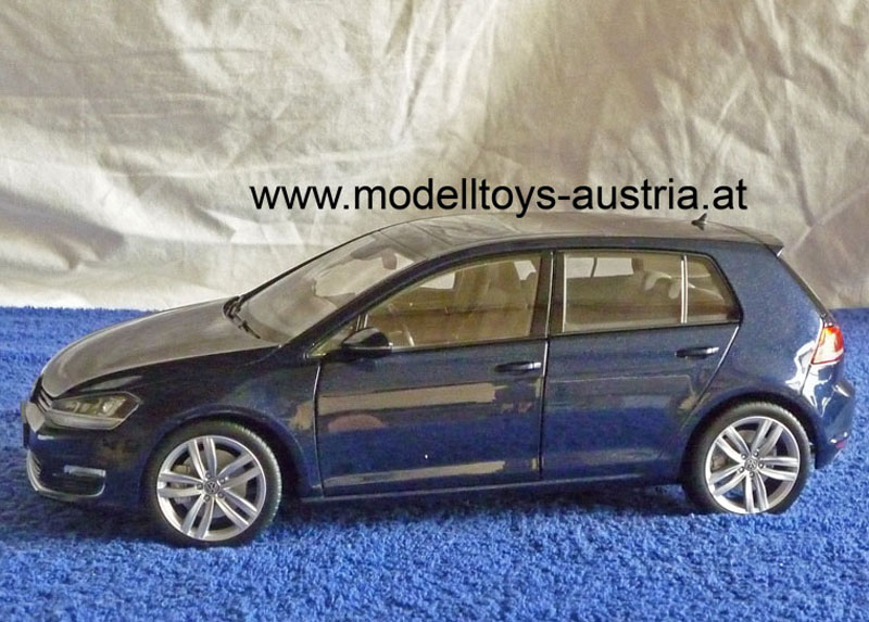 VW Golf VII Golf 7 Limousine 5 türig dunkelblau metallik 1:18