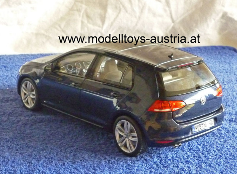 VW Golf VII Golf 7 Limousine 5 türig dunkelblau metallik 1:18