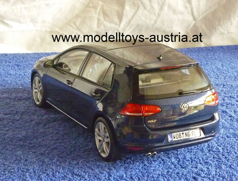 VW Golf VII Golf 7 Limousine 5 türig dunkelblau metallik 1:18