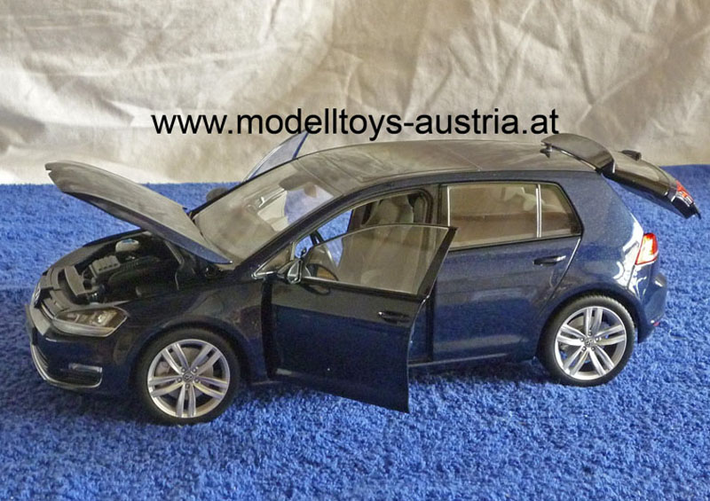 VW Golf VII Golf 7 Limousine 5 türig dunkelblau metallik 1:18