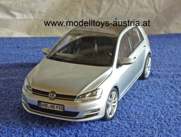 VW Golf VII Golf 7 Limousine 5 türig silber metallik 1:18