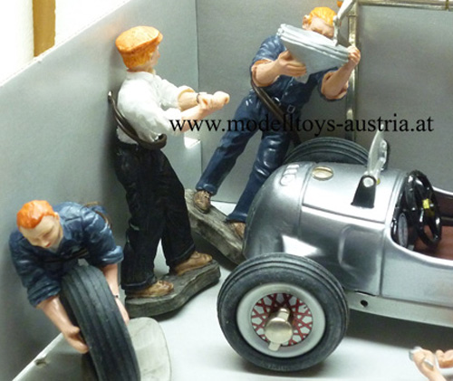 Auto Union Studio II mit Boxenmannschaft und UHRWERK Aufzug Aufziehmotor 1:24 Schuco CLASSIC