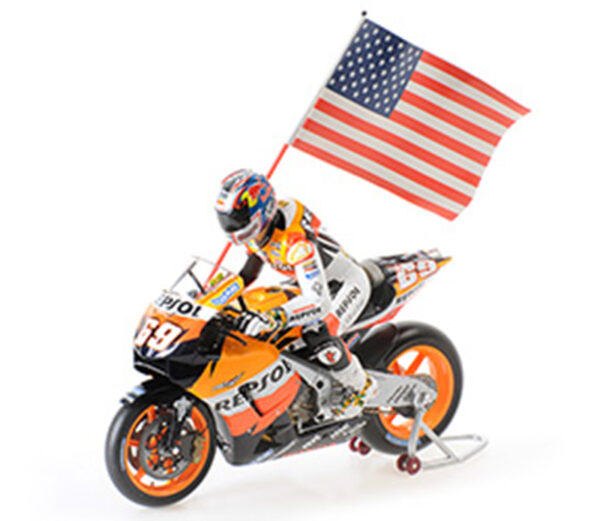Honda RC211V 2006 Nicky HAYDEN WELTMEISTER MOTO GP 2006 mit Figur und Fahne 1:12