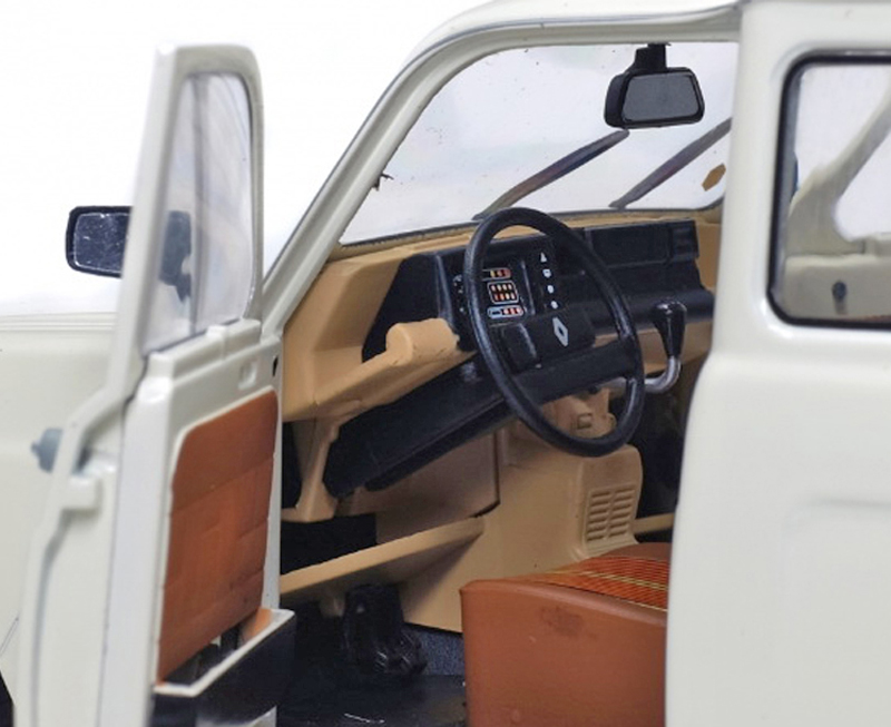 Renault 4 R4 4L F4 FOURGONNETTE 1975 creme 1:18