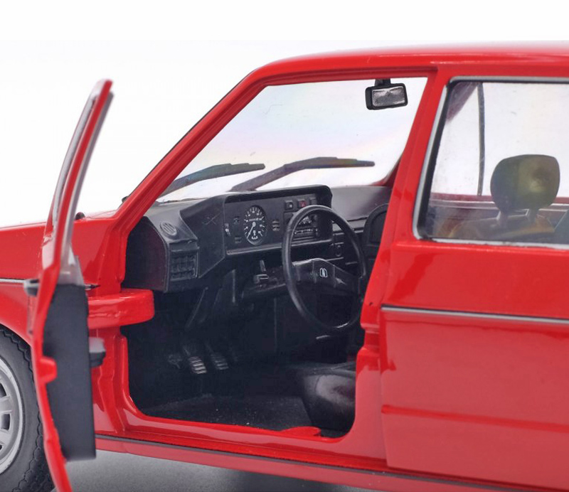 VW Golf I Golf 1 Limousine 4-türig CL 1974 rot 1:18