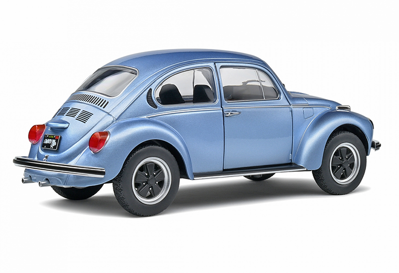 VW Käfer 1303 hell blau metallik 1:18
