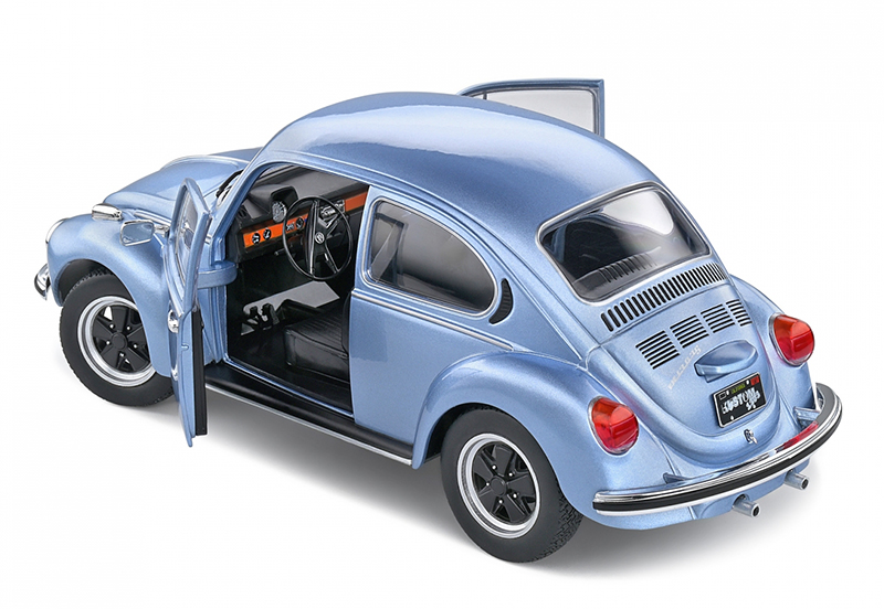 VW Käfer 1303 hell blau metallik 1:18