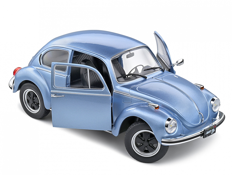 VW Käfer 1303 hell blau metallik 1:18