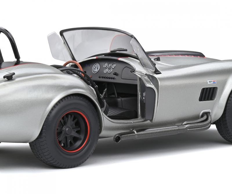 Shelby Cobra 427 1965 silber metallik / schwarz 1:18