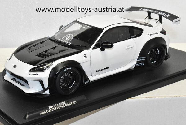 Toyota GR86 Liberty Walk Bodykit 2024 weiss perle 1:18