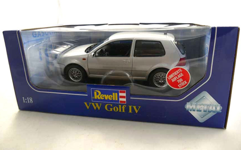 VW Golf IV Golf 4 Limousine silber metallik 1:18
