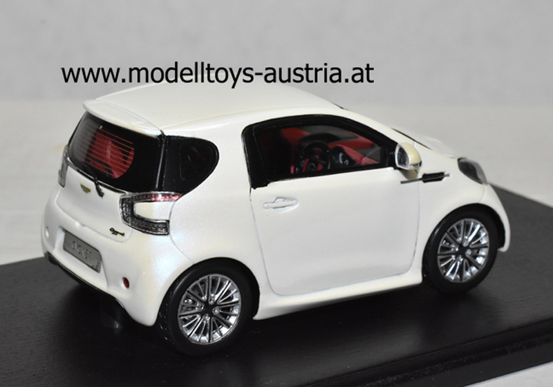 Aston Martin Cygnet 2011 Perl weiss metallik 1:43