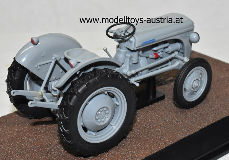 Ferguson TE20 1953 grau 1:32