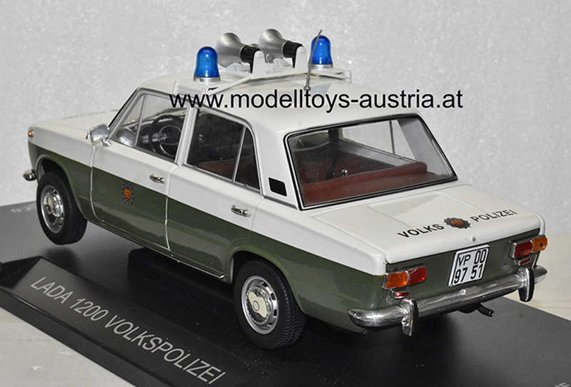 Lada 1200 / Fiat 124 1971 VOLKSPOLIZEI Polizei grün / weiss 1:18