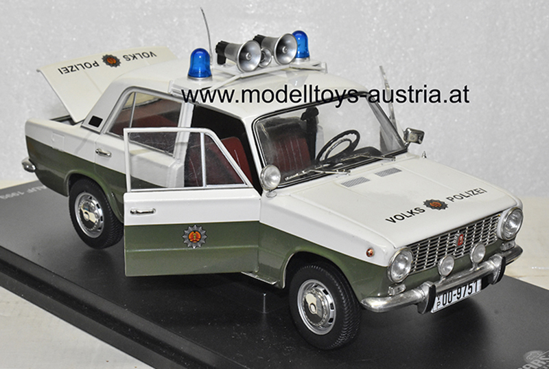 Lada 1200 / Fiat 124 1971 VOLKSPOLIZEI Polizei grün / weiss 1:18