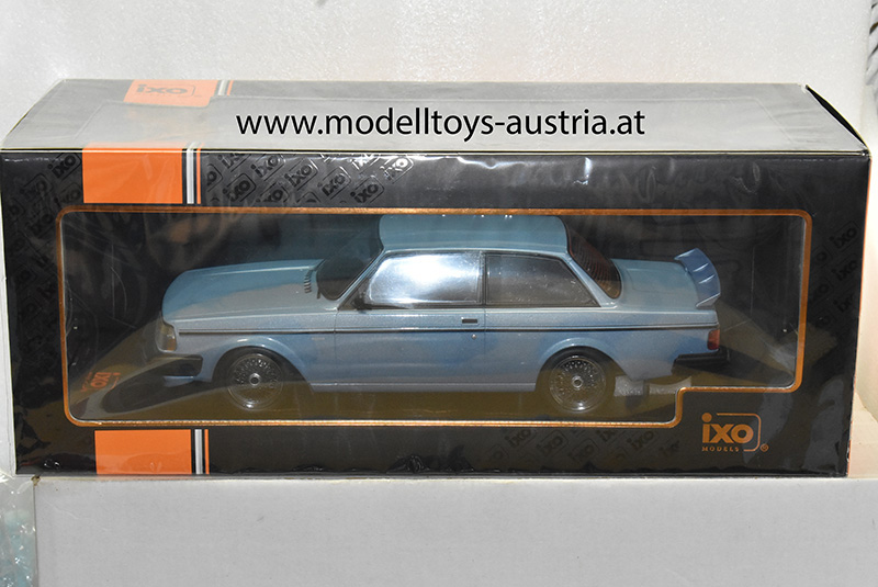 Volvo 240 Turbo Custom 1985 blau 1:18