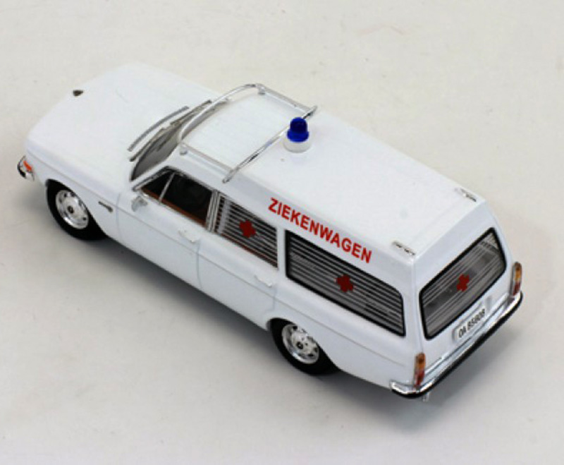 Volvo 145 Kombi Break Express 1969 KRANKENWAGEN weiss 1:43