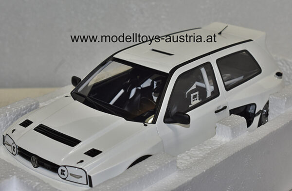 VW Golf III Golf 3 Limousine Khyzyl Saleem 2024 weiss 1:18