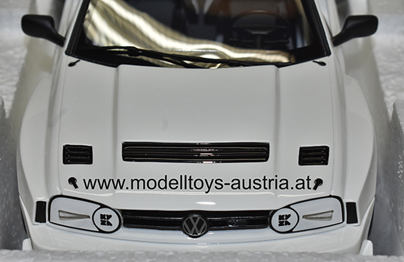 VW Golf III Golf 3 Limousine Khyzyl Saleem 2024 weiss 1:18