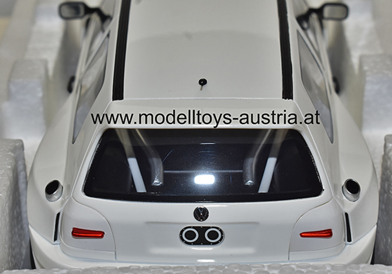 VW Golf III Golf 3 Limousine Khyzyl Saleem 2024 weiss 1:18