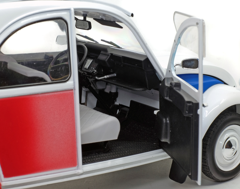 Citroen 2CV 2 CV 6 COCORICO 1986 weiss / rot / blau 1:12
