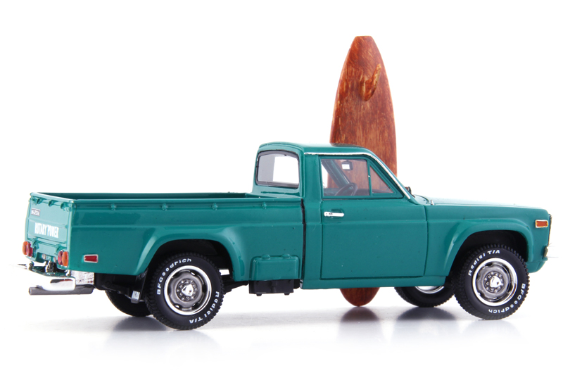 Mazda Rotary Pick-Up 1974 mit Surfbrett 1:43