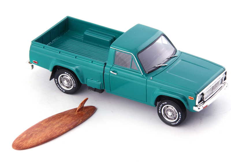Mazda Rotary Pick-Up 1974 mit Surfbrett 1:43
