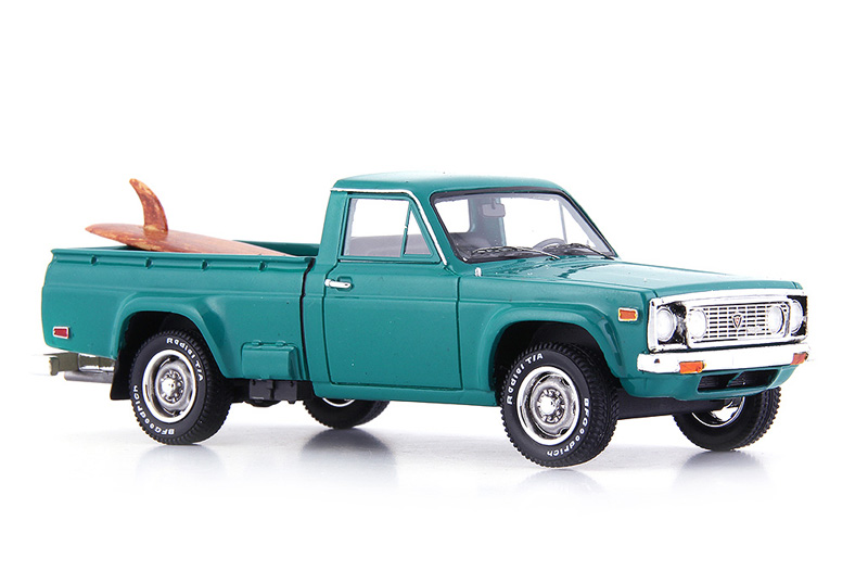 Mazda Rotary Pick-Up 1974 mit Surfbrett 1:43
