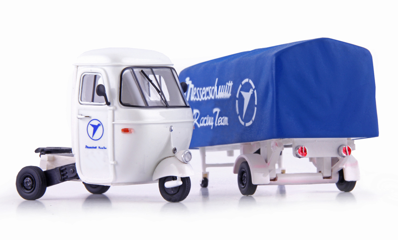 Piaggio Ape Pentaro Renntransporter MESSERSCHMITT blau / weiss 1:43