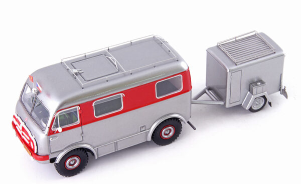 Tatra T805 H + Z Zugmaschine und Hänger 1953 silber / rot 1:43 mit USB Stick 10 Jahre Autocult