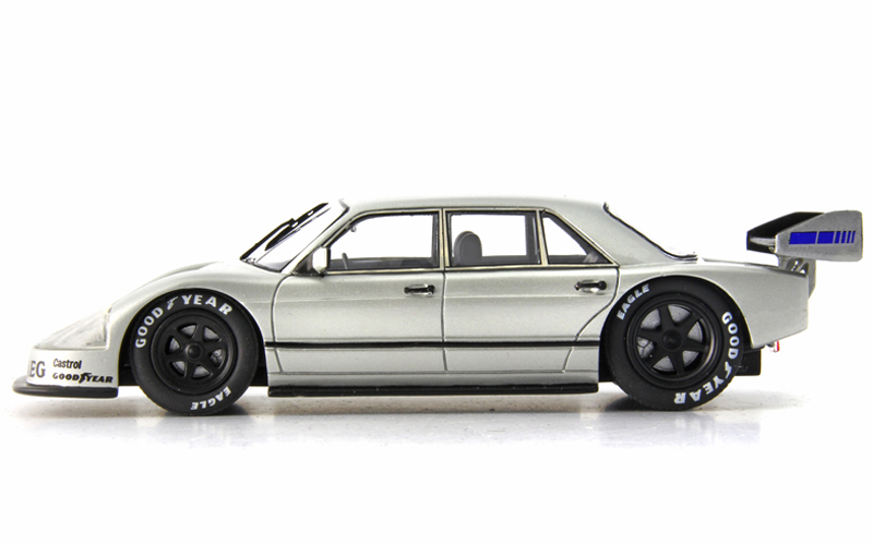 AutoCult Jahrbuch 2018 mit 184 Seiten UND Sauber Mercedes W140 1990 1:43 Buch in Deutsch und Englisch