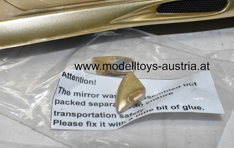 Vector M 12 1995 gold metallik 1:18