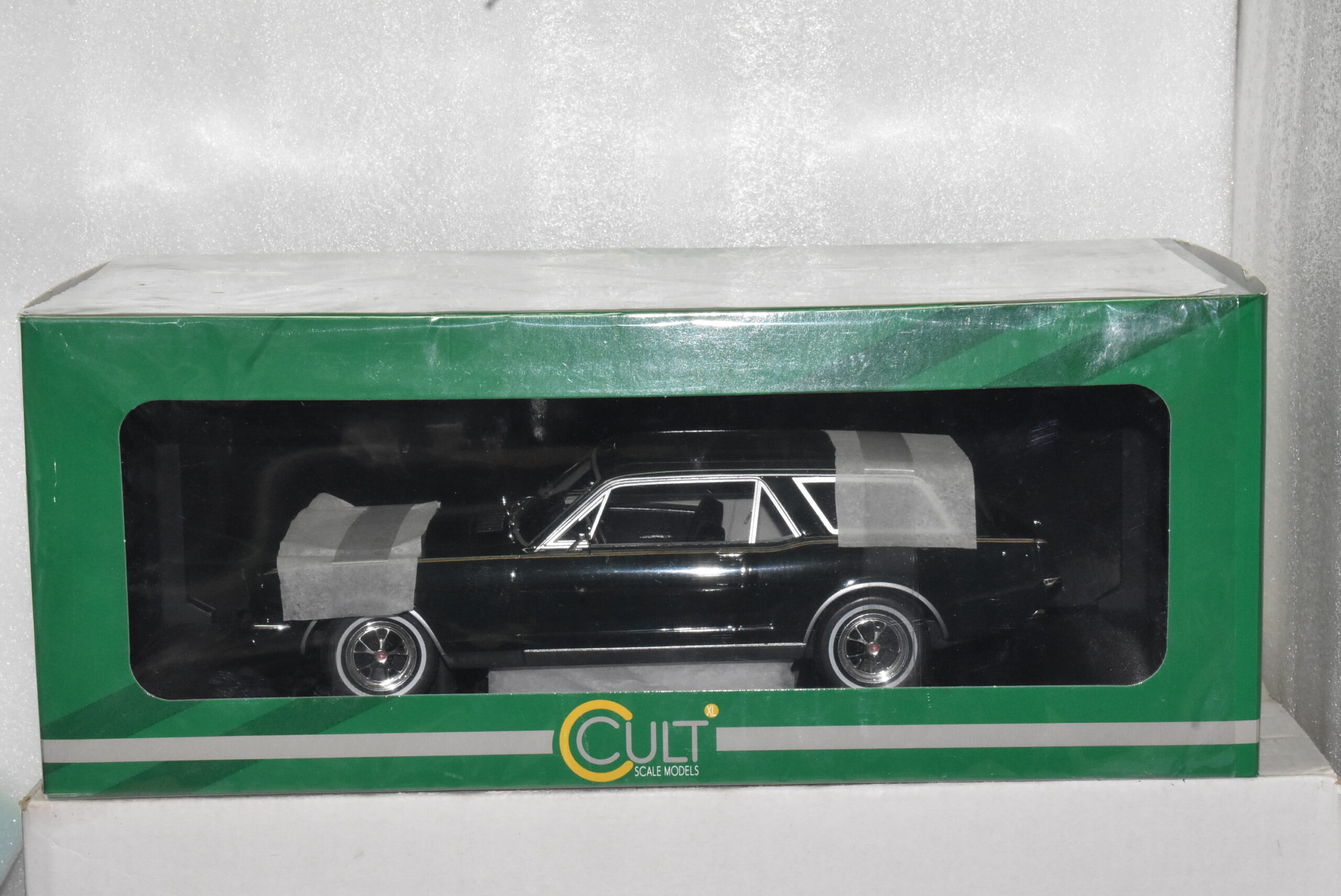 Ford Mustang Intermeccanica Kombi Break 1965 grün 1:18