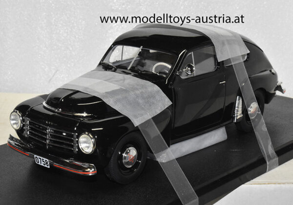 Volvo PV444 Coupe 1947 schwarz 1:18