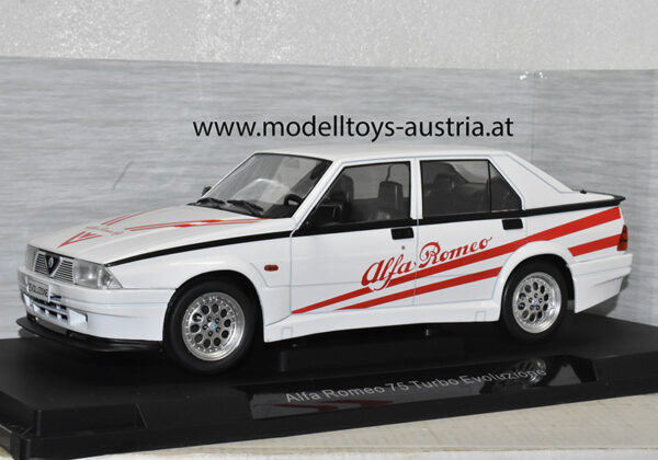 Alfa Romeo 75 Turbo Evolitione weiss 1:18