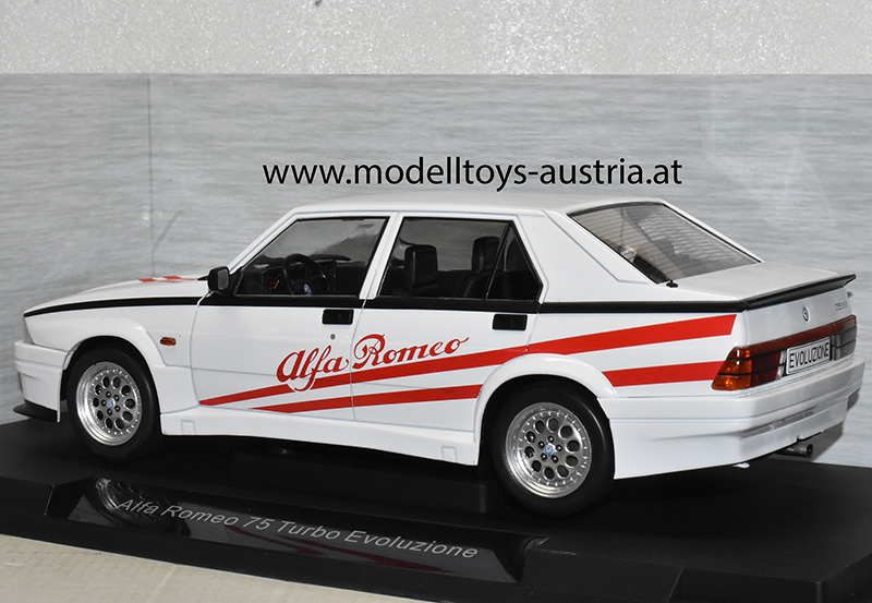 Alfa Romeo 75 Turbo Evolitione weiss 1:18