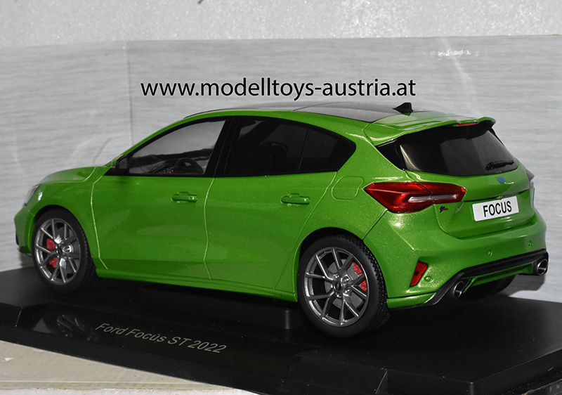 Ford Focus ST 2022 grün metallik 1:18