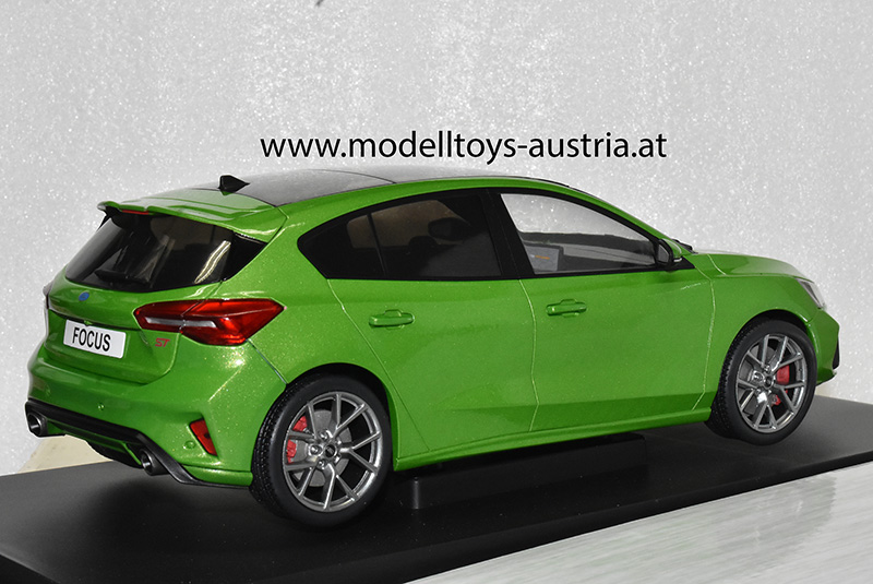 Ford Focus ST 2022 grün metallik 1:18
