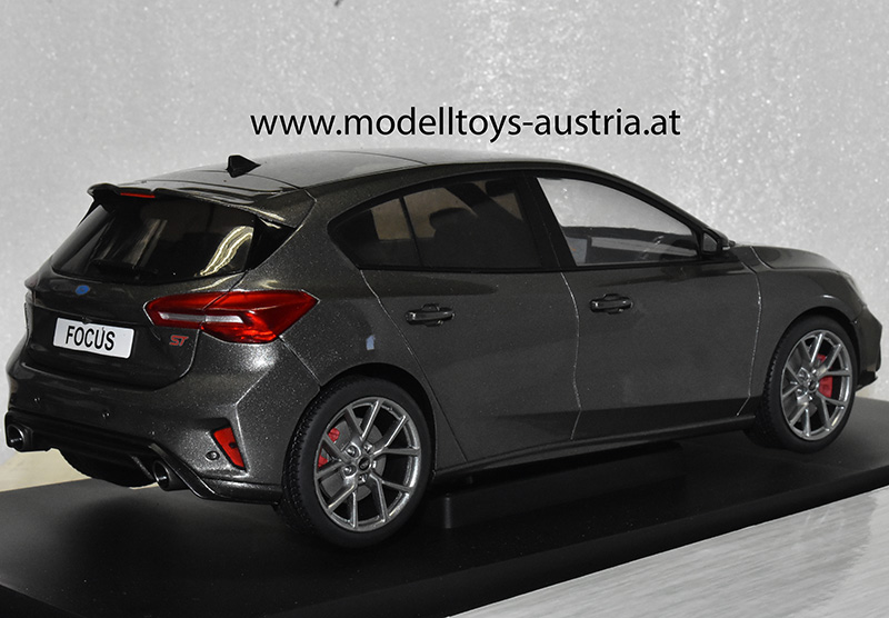 Ford Focus ST 2022 grau metallik 1:18